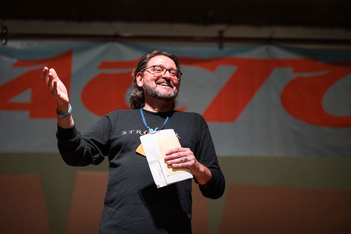 Michael Schwendemann handled his master of ceremonies duties with typical flair. (Darin Reed photo.)