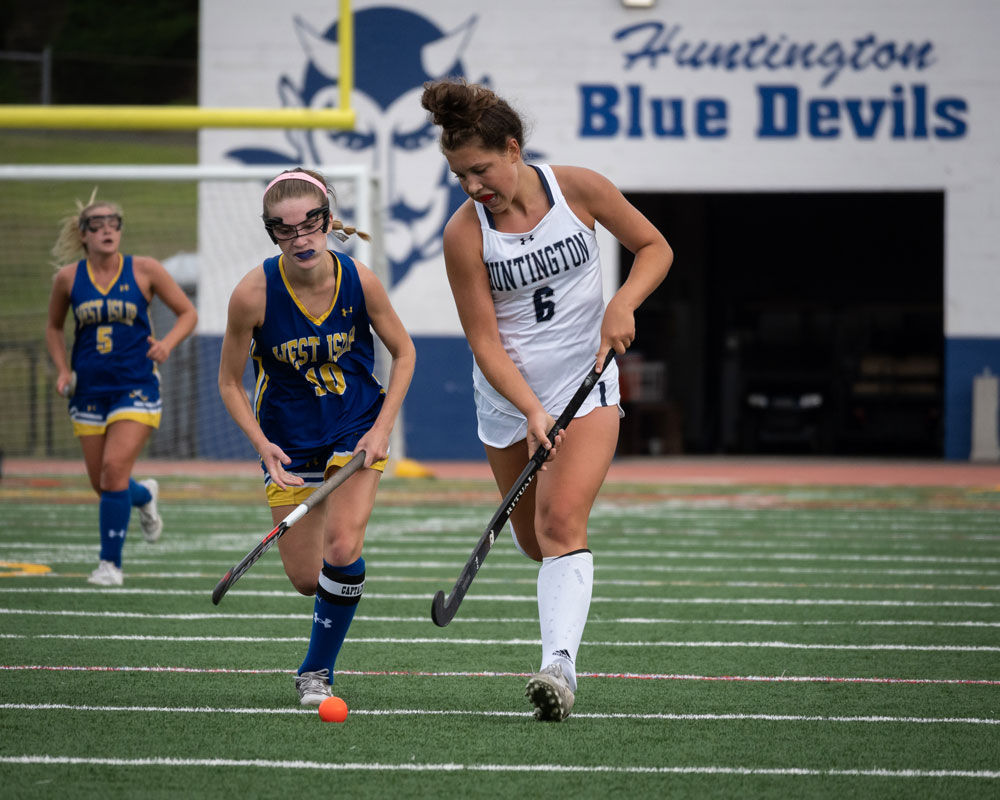 Huntington UFSD will hold a free field hockey clinic on November 9. (Darin Reed photo)