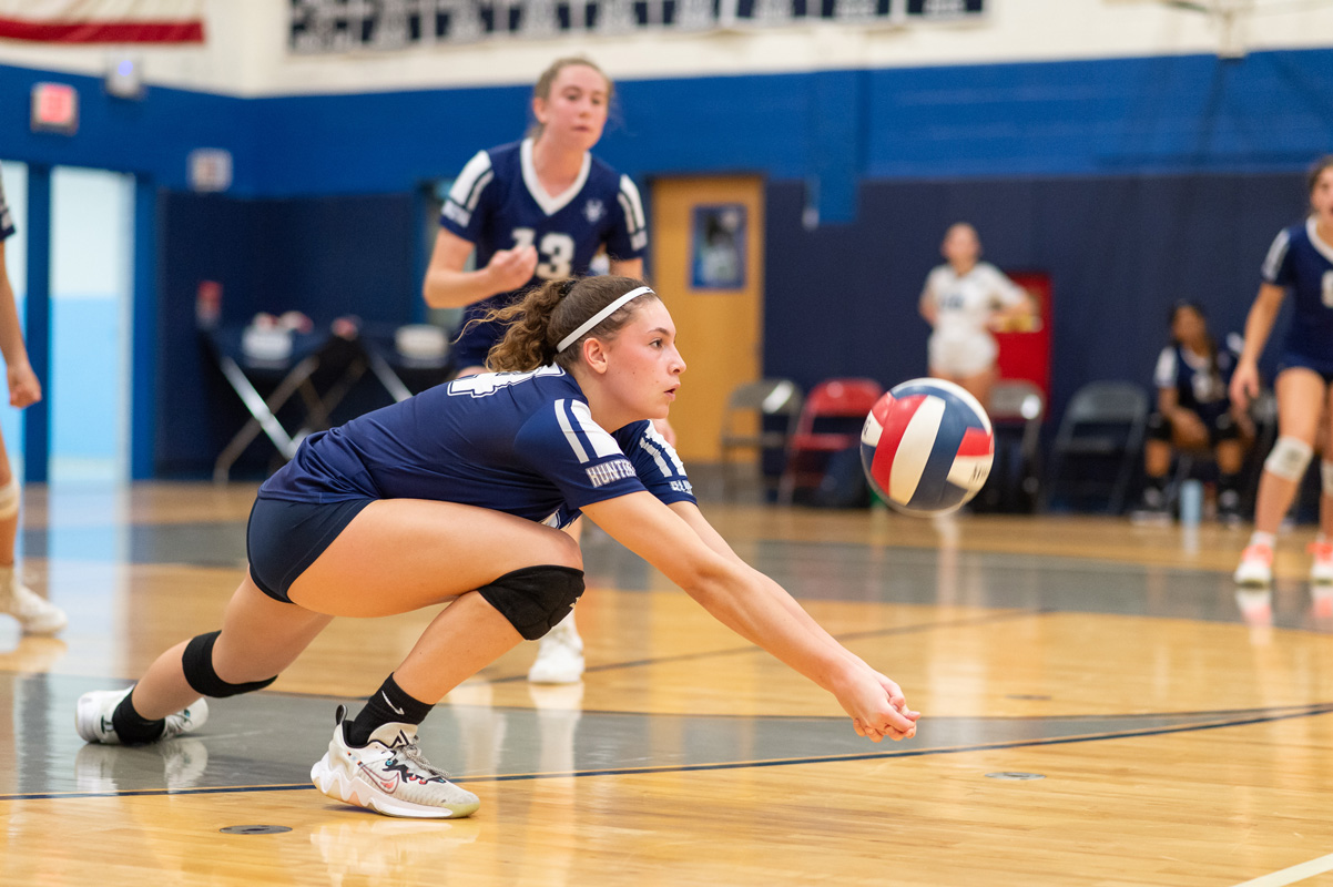 Brianna Borenstein reaches for the ball. (Darin Reed photo.)