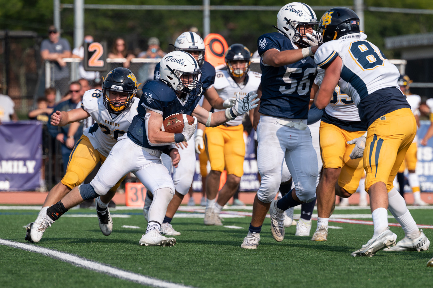  Timmy McDonald with the ball for Huntington. (Darin Reed photo.) 