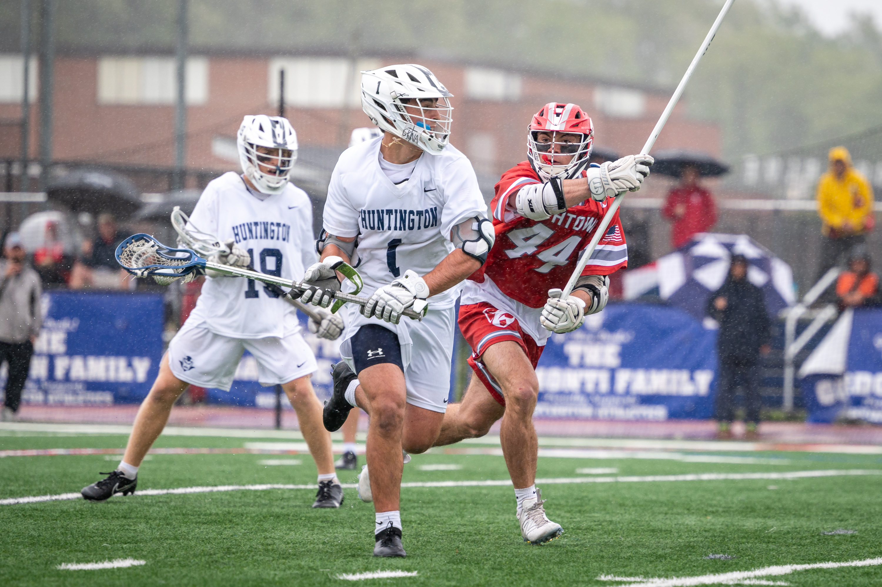 All-American Anthony Annunziata with the ball for Huntington. (Darin Reed photo.)  