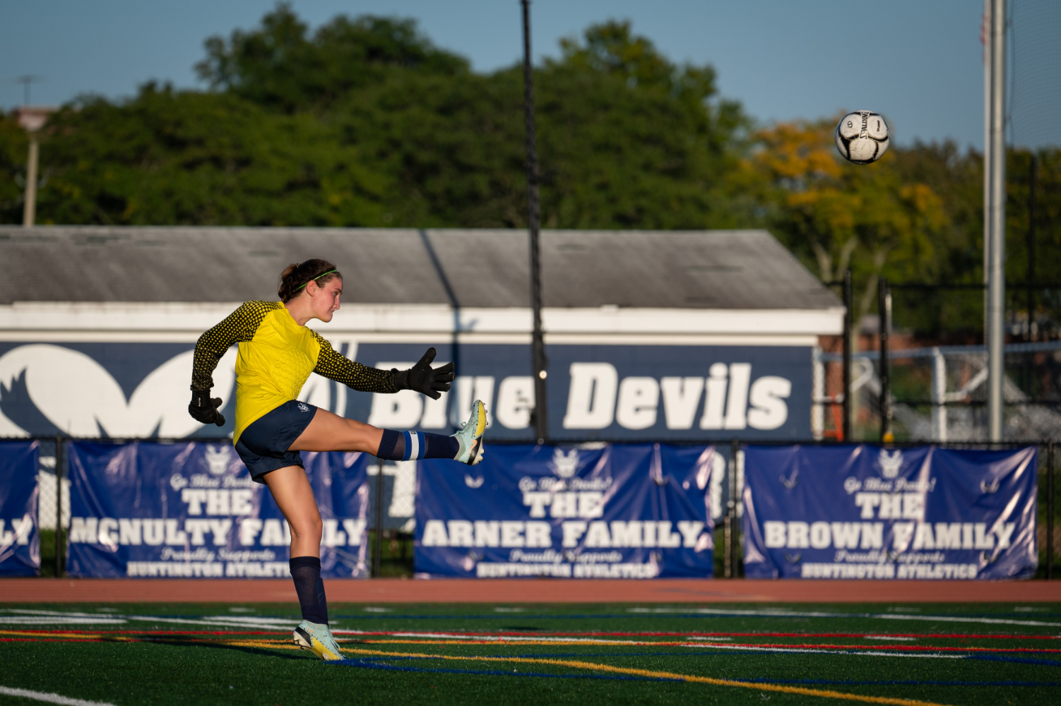  Blue Devil goalie Reese Rinaldi in action for Huntington. (Darin Reed photo)  