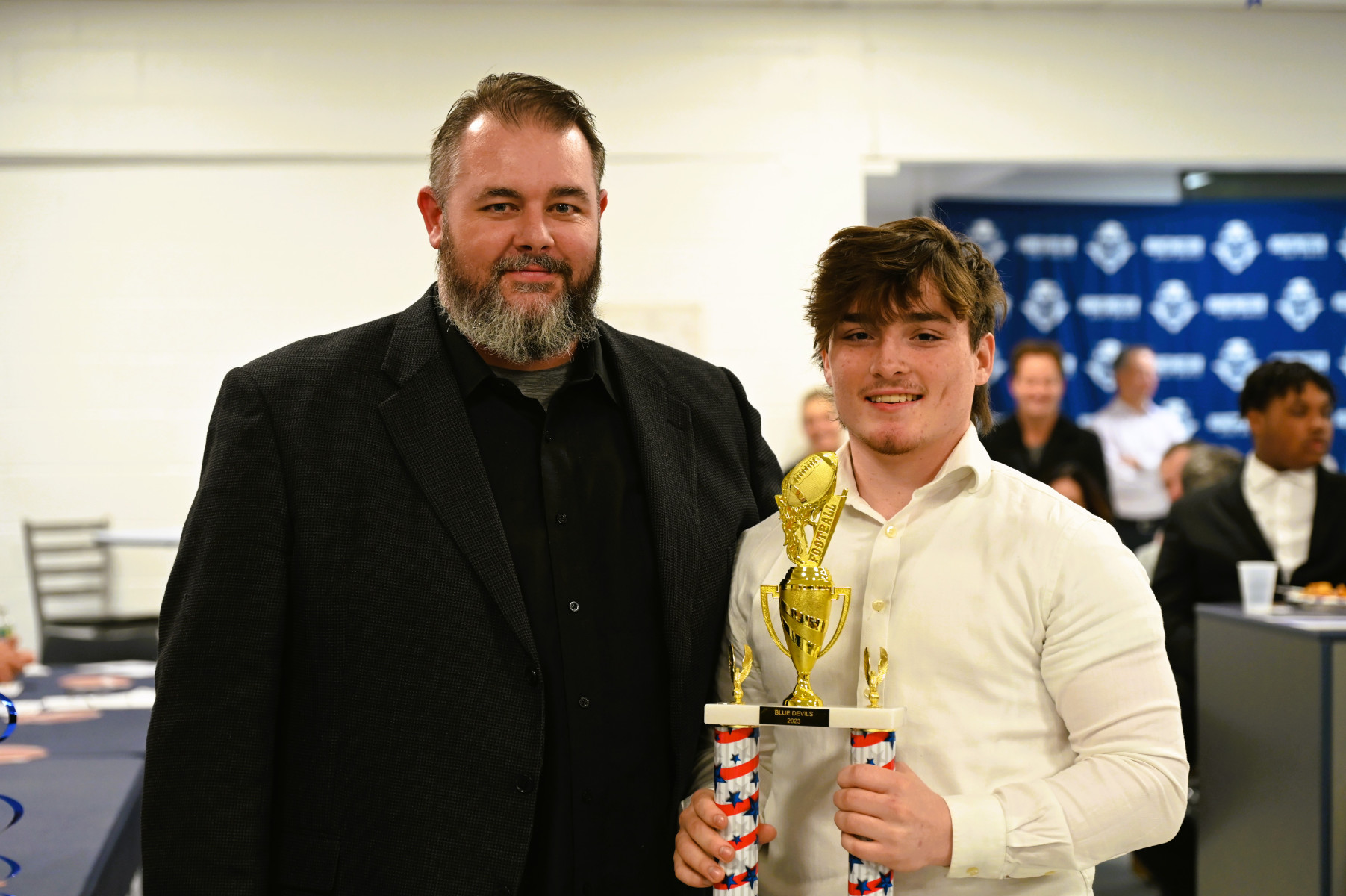  Assistant Coach Kevin Graham presented the Outstanding Linebacker Award to Timothy McDonald.    