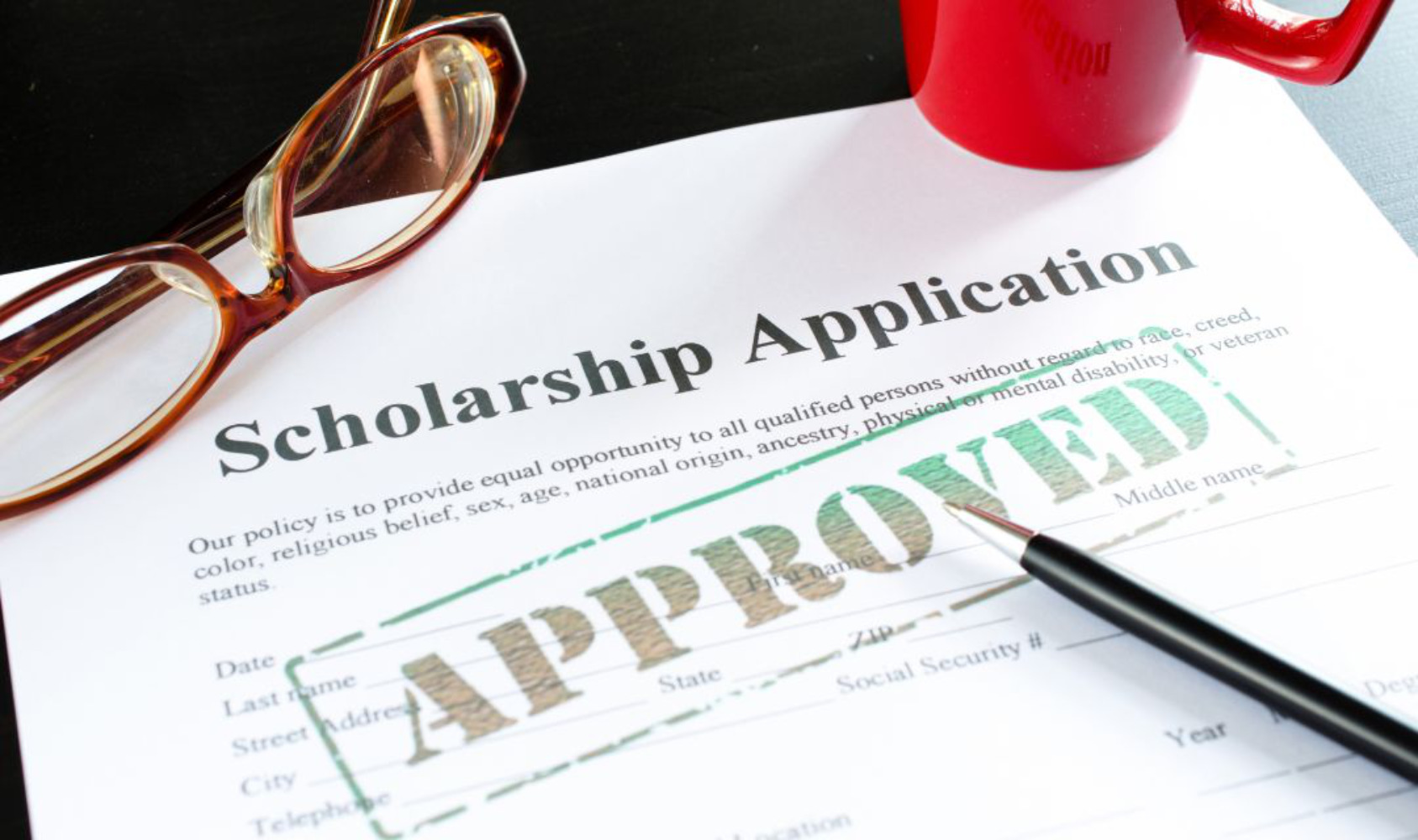  Huntington's Class of 2024 members are invited to apply for thousands of dollars of scholarships   