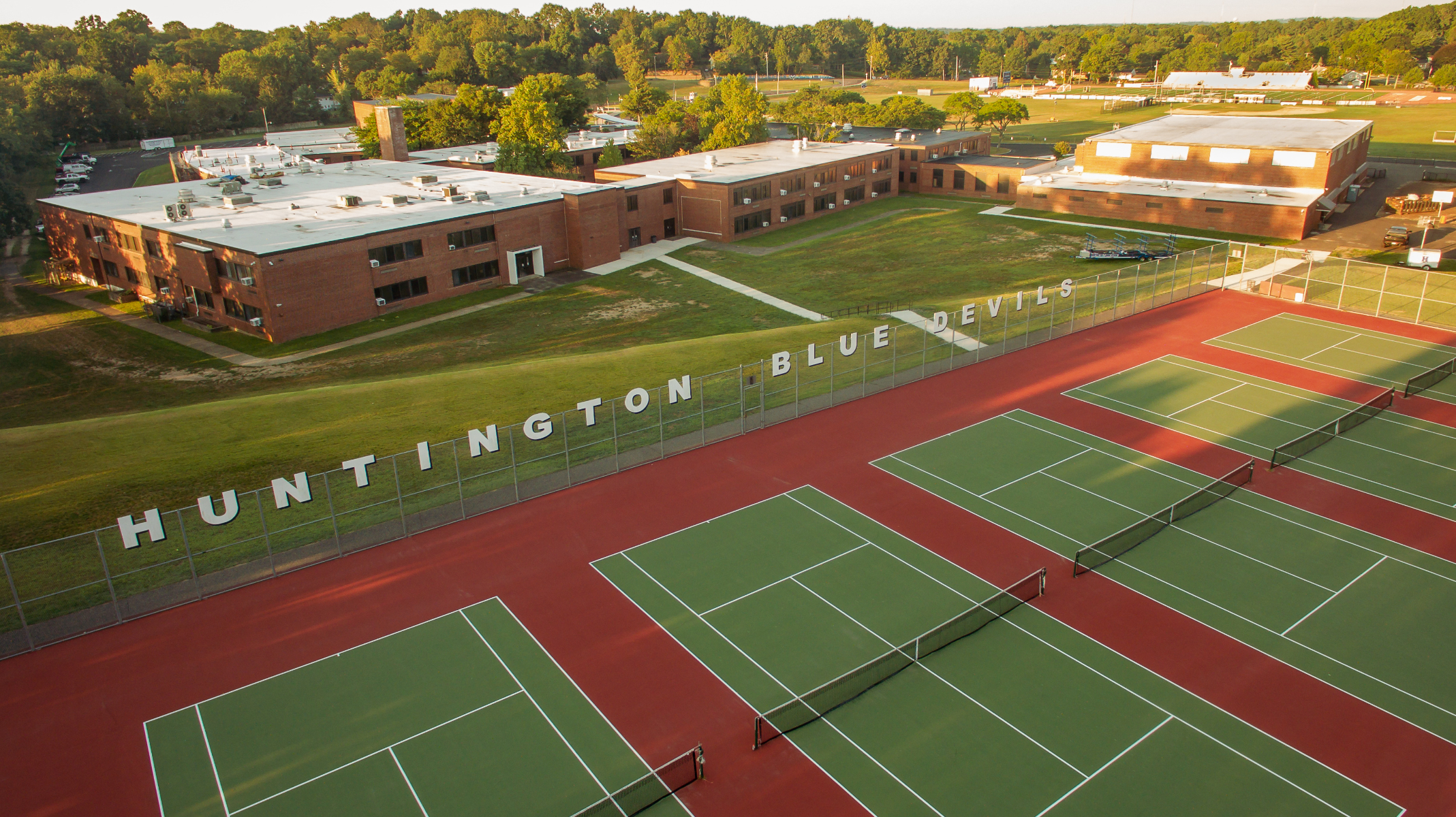  Huntington's JV tennis team enjoyed a turnaround season. (Darin Reed photo.)  