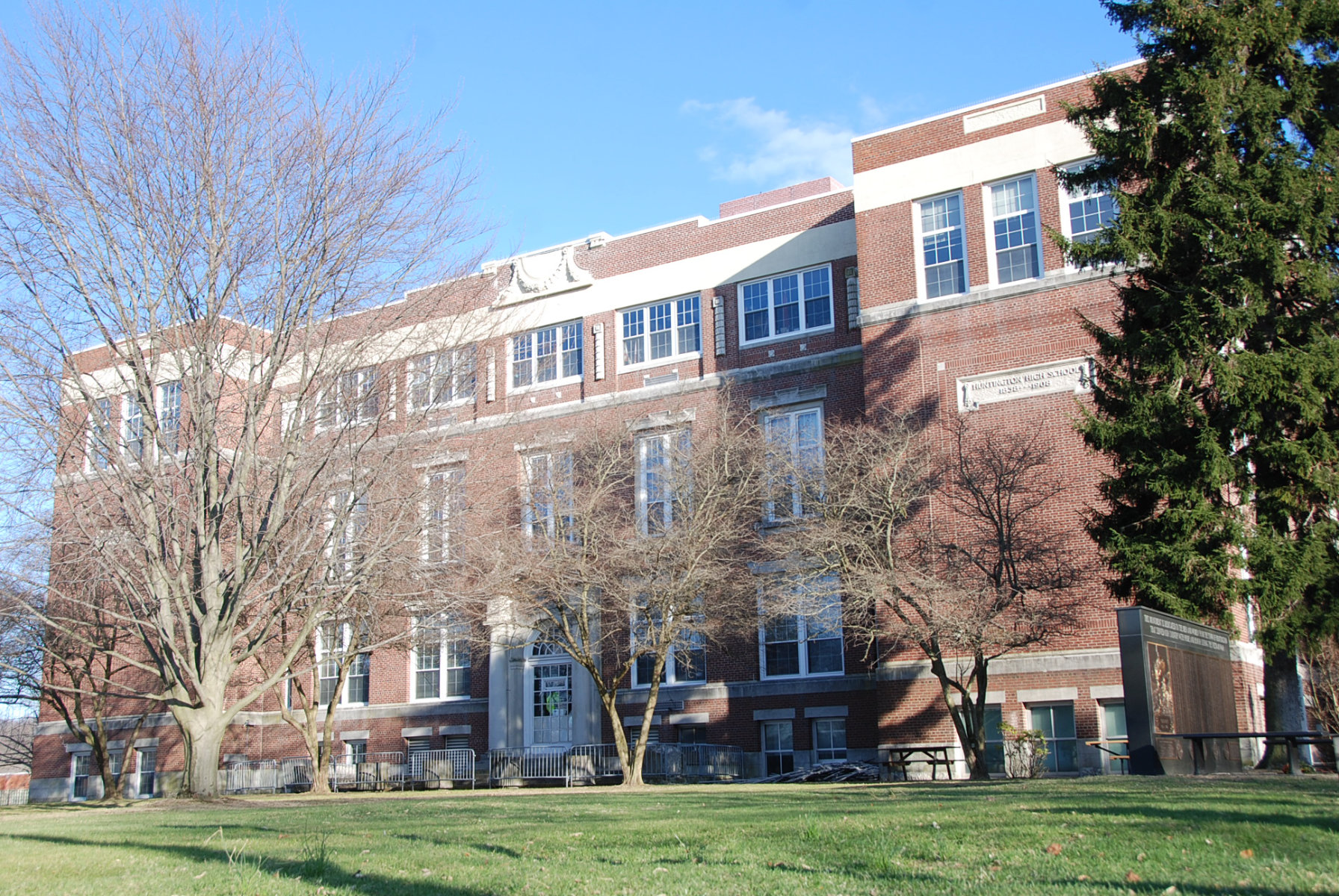  The Huntington UFSD will once again participate in the town's youth court program.  