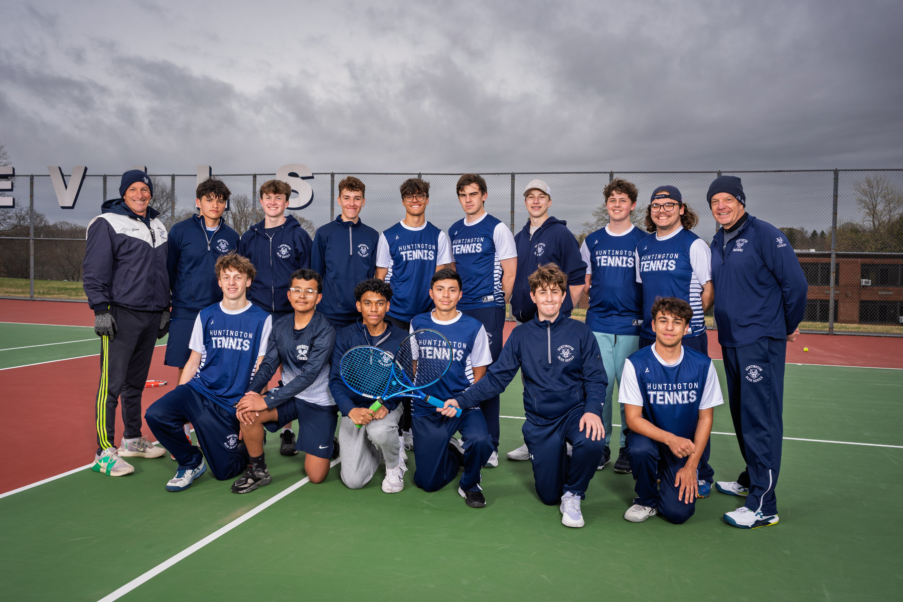 The 2025 Huntington High School tennis team with coaches Jamie Fishlow and Rob Gilmor. (Darin Reed photo.)