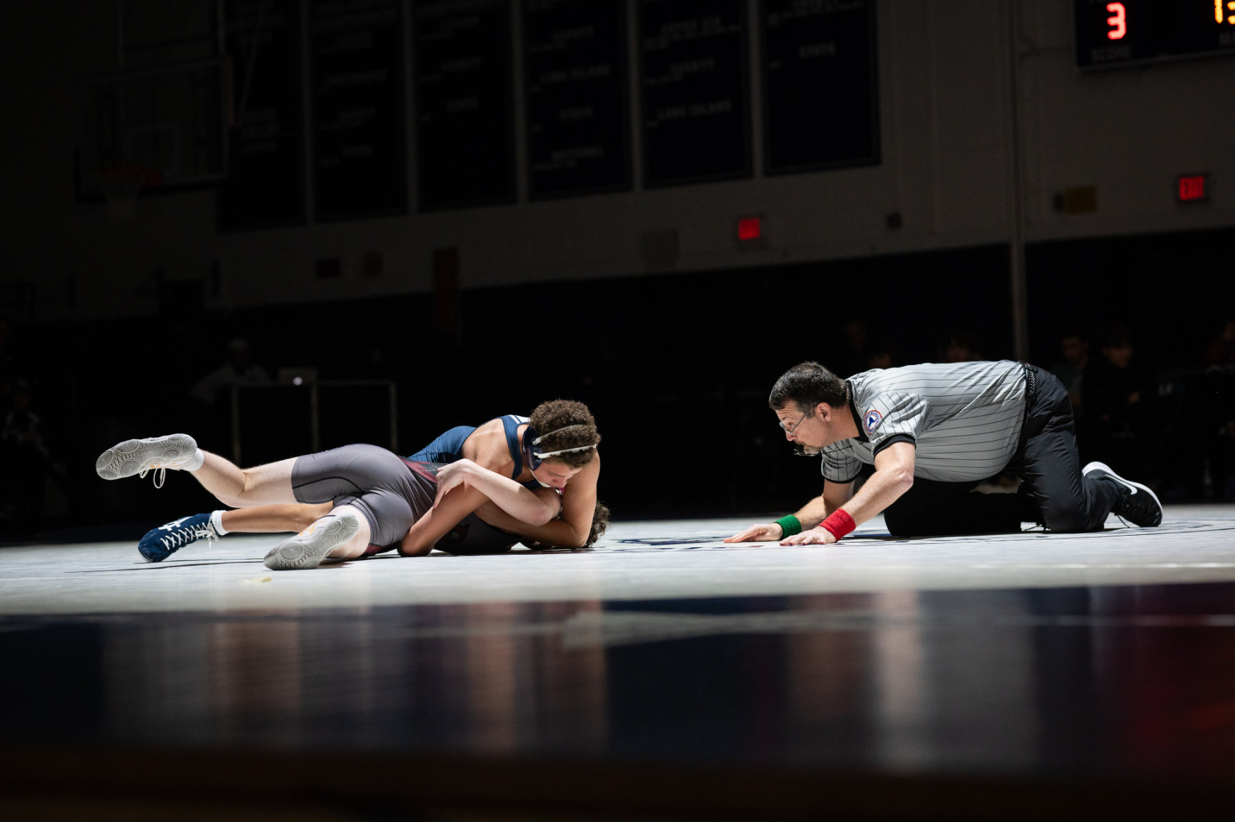  Kingsley Evans pinned in his foe at 138 lbs. for a key victory for Huntington. (Darin Reed photo.) 