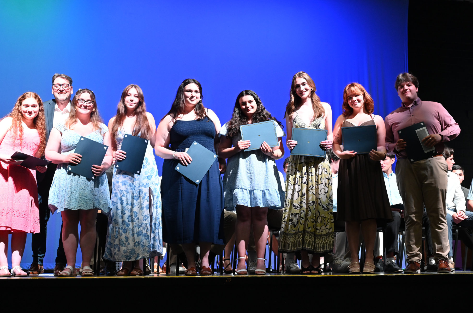Kellog and Samodi Award recipients with drama club advisor Michael Schwendemann (1)