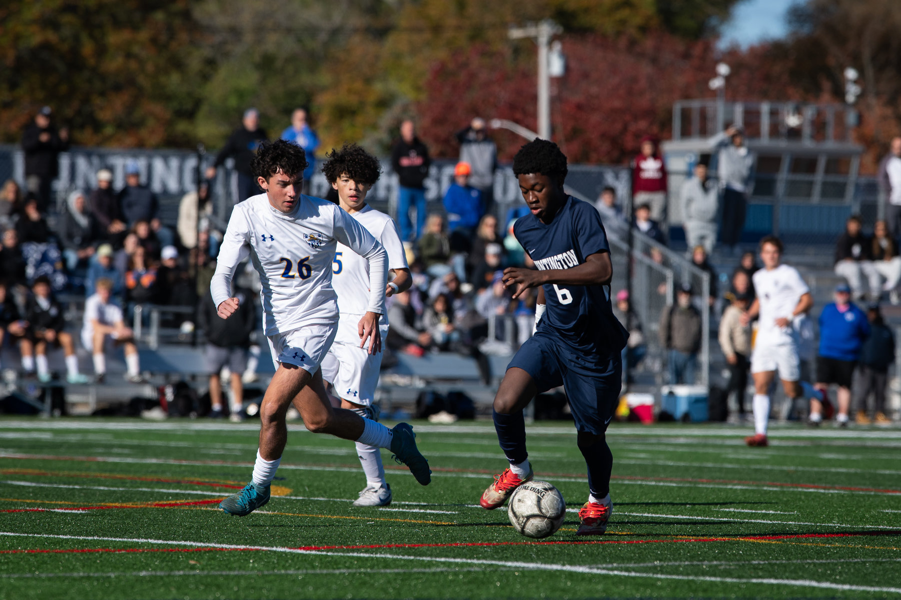  Ezra Oddoye (right) scored for Huntington. (Darin Reed photo.)  