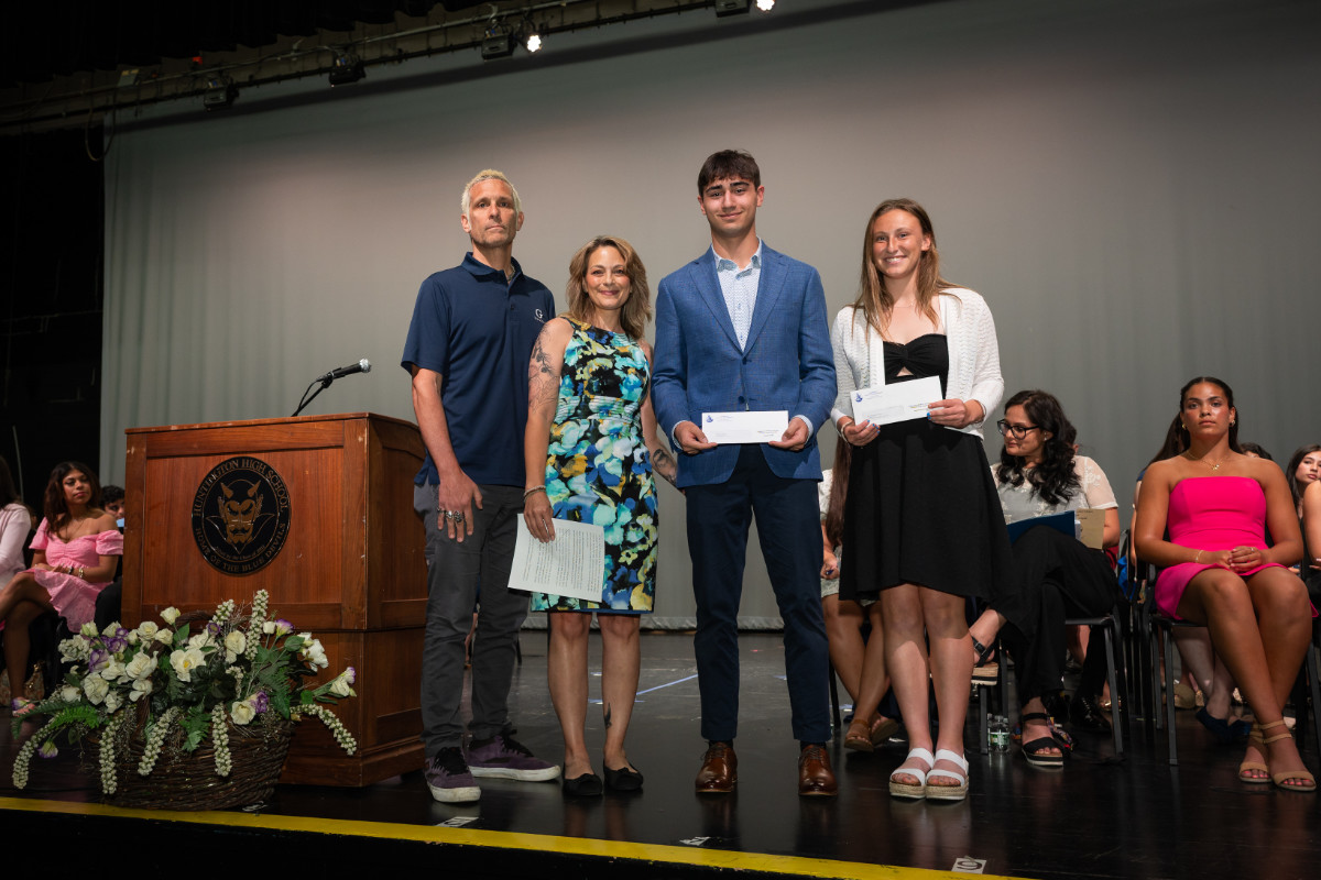  Vincent Pupillo and Jolie Weinschreider with Memoli family members. (Darin Reed photo.)  