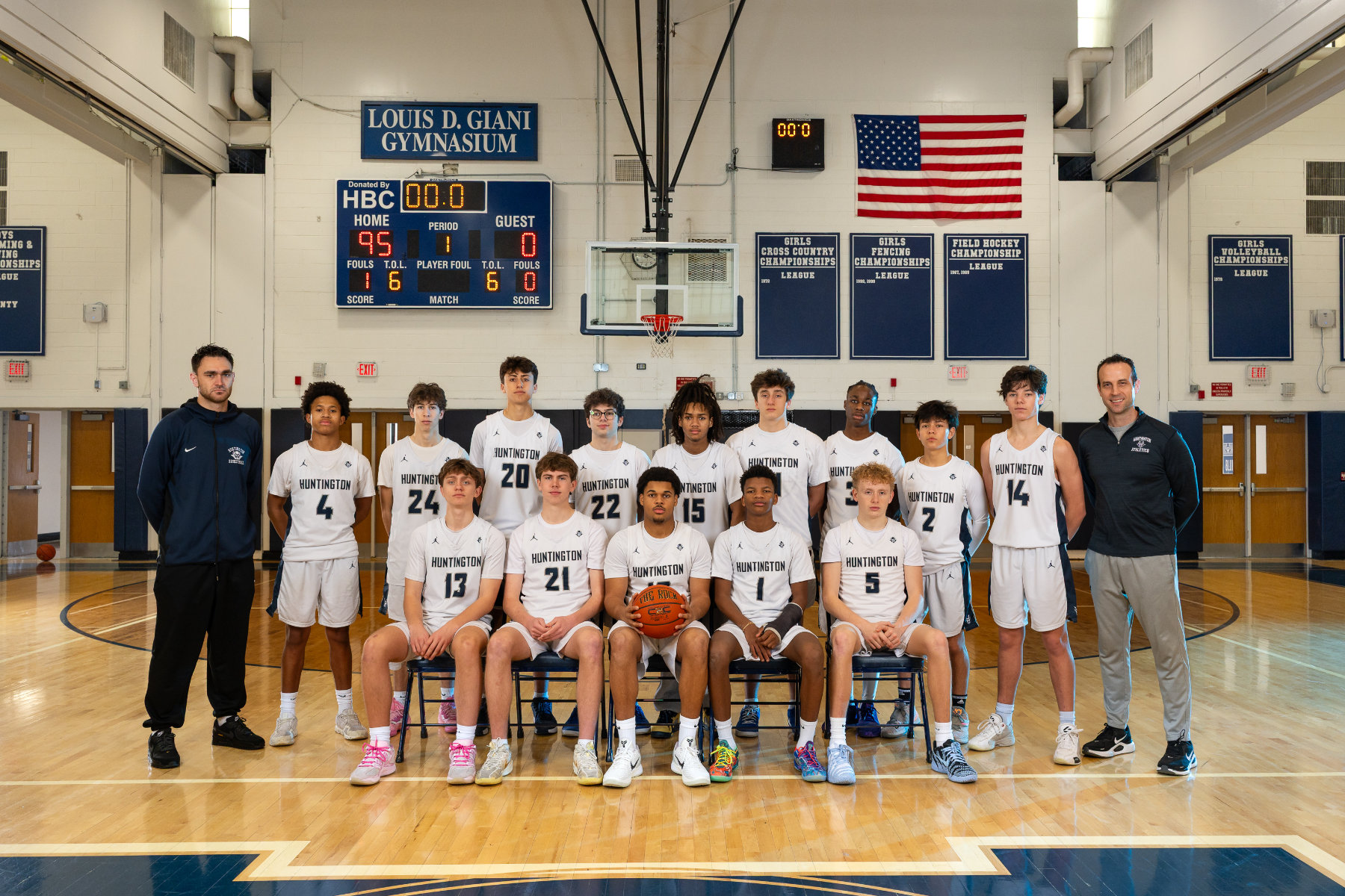  The 2025-2026 Huntington varsity boys' basketball team. (Darin Reed photo)  