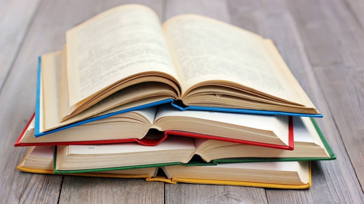  Huntington UFSD are being encouraged to read this summer.  