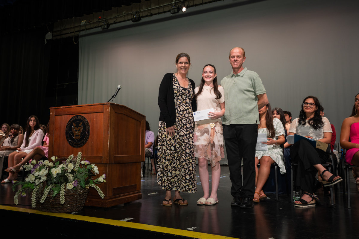  Kim and Sean Schaefer flank Carly Gallagher. (Darin Reed photo.)  