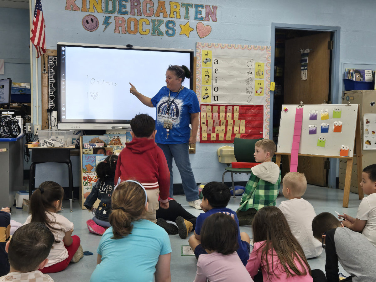  Washington School kindergarteners have fun during a math lesson   
