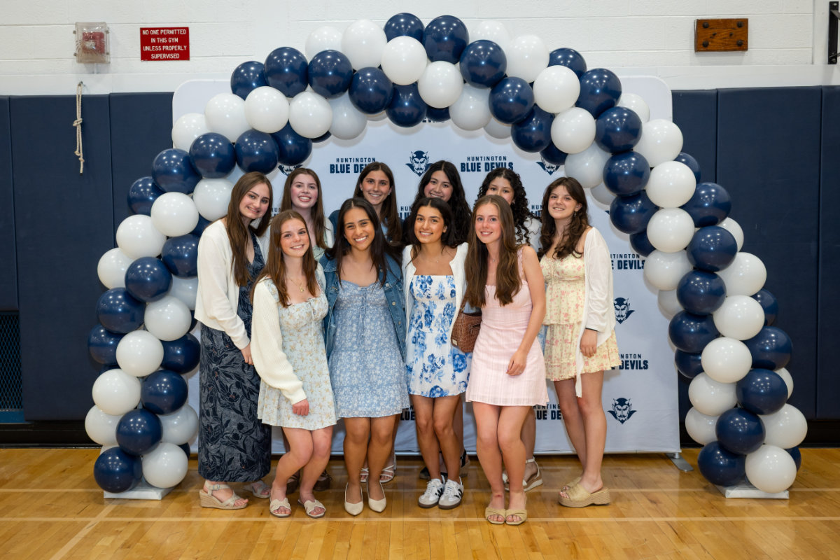 Many of the seniors posed for commemorative photos after the dinner. (Darin Reed photo 