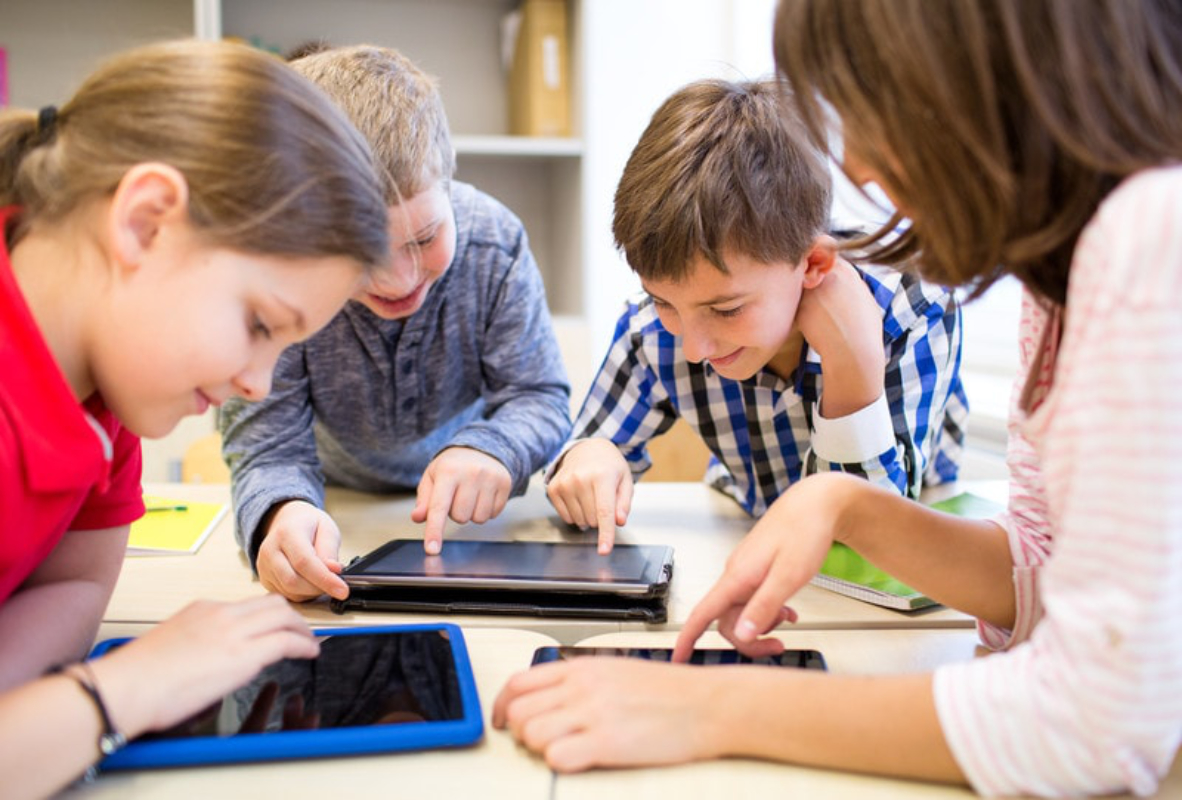 student with ipad